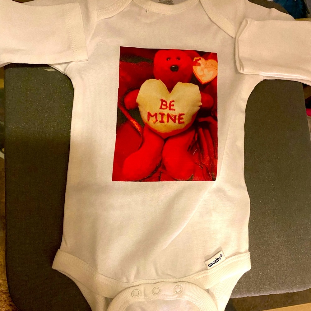 Baby Onesies 3-6 months traditional white color w/ Valentine animal decor